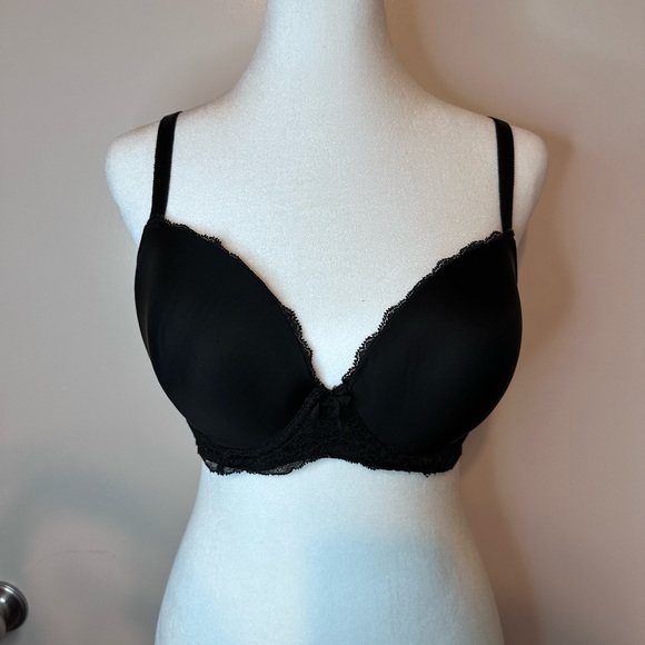 Victoria Secret Bra - Picture 2 of 3